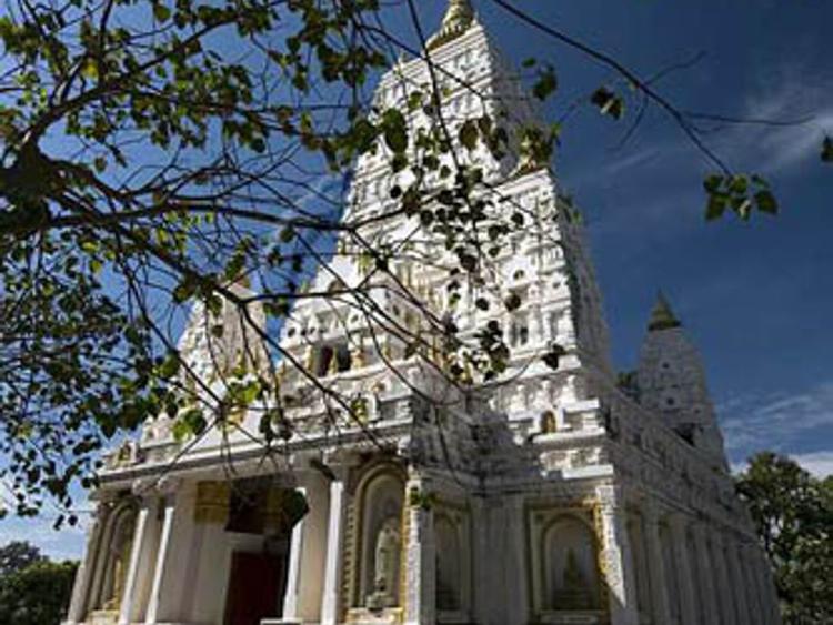 วัดถ้ำอภัยดำรงธรรม (วัดถ้ำพวง) และพิพิธภัณฑ์อาจารย์วัน อุตตโม