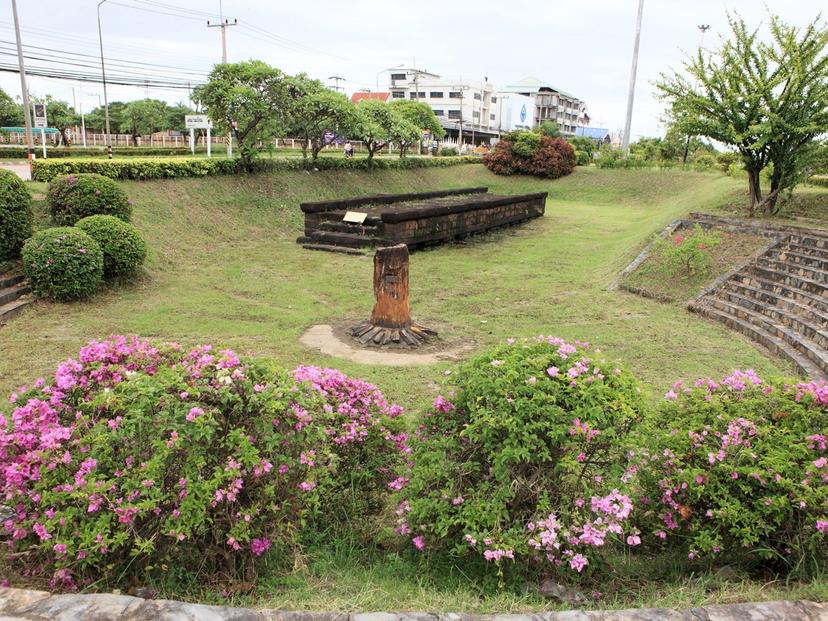 Khmer Bridge (Stone Bridge)