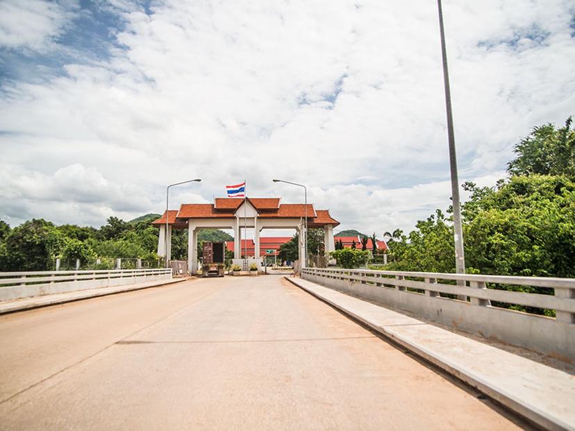 สะพานมิตรภาพน้ำเหือง ไทย-ลาว