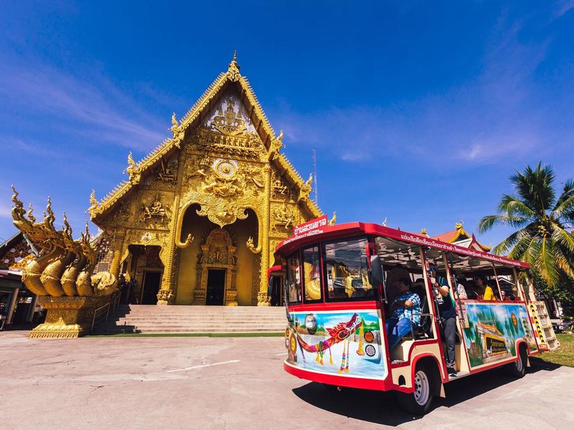 Take a tricycle-tram to see the city of Nan