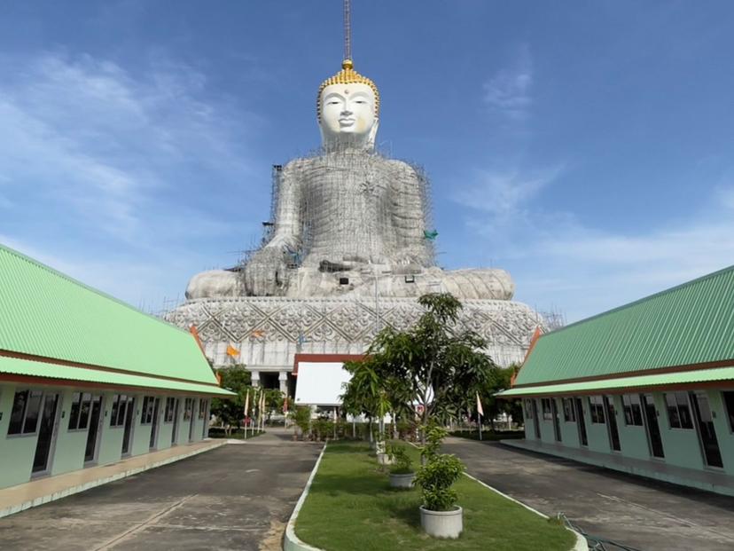 Wat Thap Khlo (Bodhisattva Park)