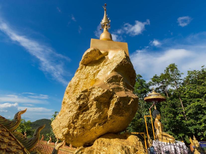 พระพุทธบาทพระธาตุอินทร์แขวน