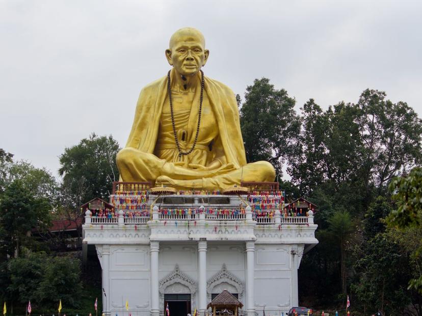 Kruba Sriwichai Monument