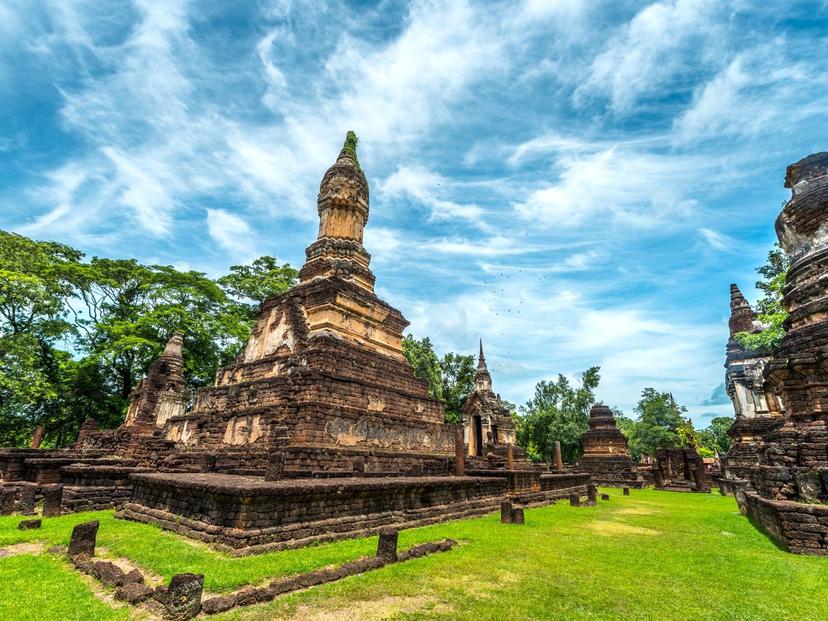 Wat Chedi Chet Thaeo Ancient Ruins