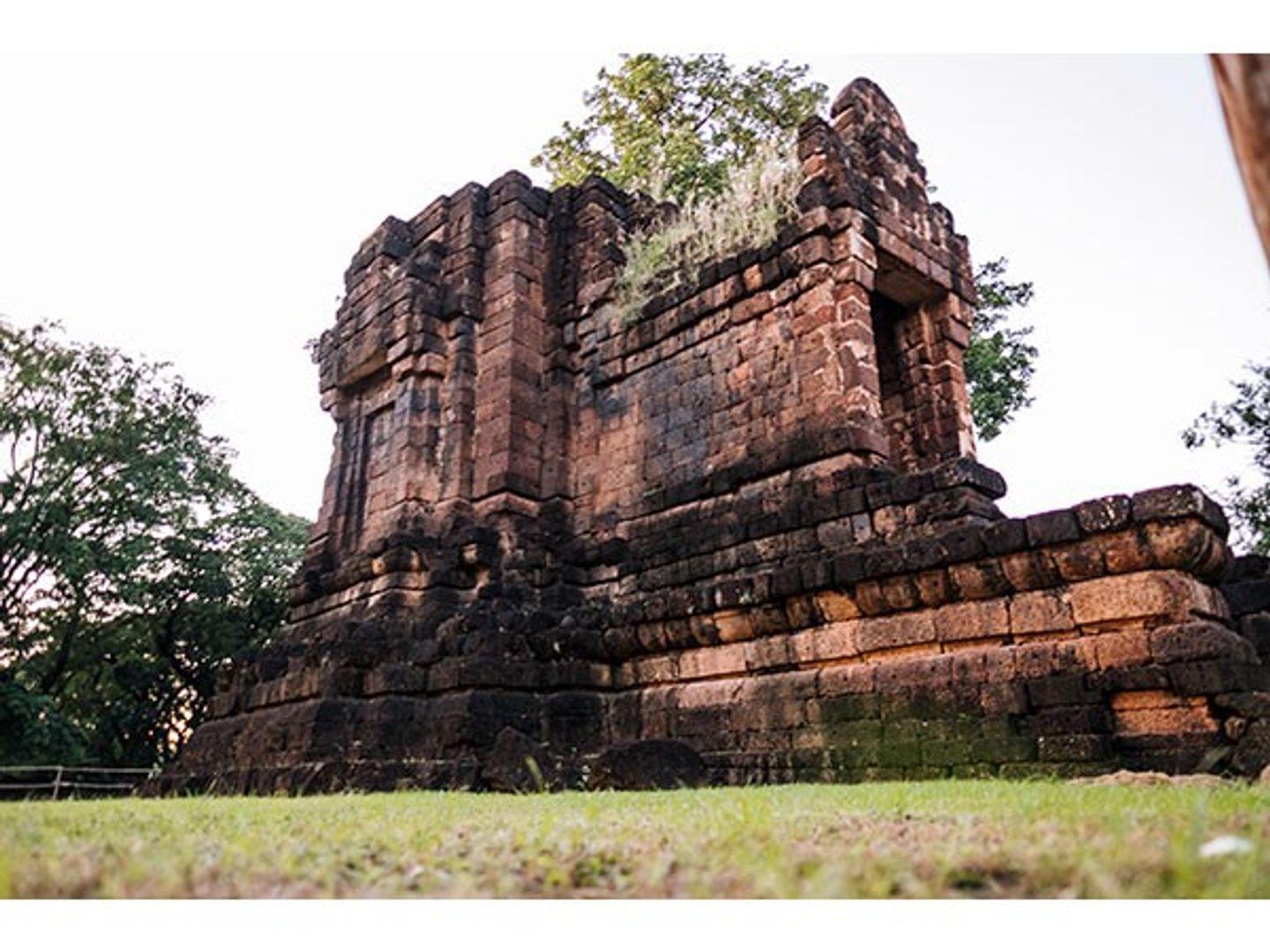 Ta Pha Daeng Shrine