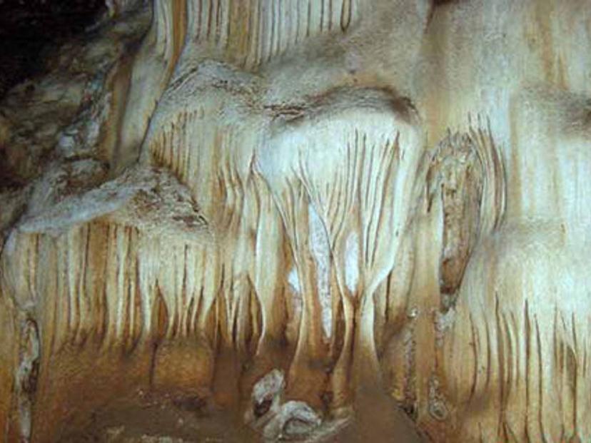 Pha Khong Cave