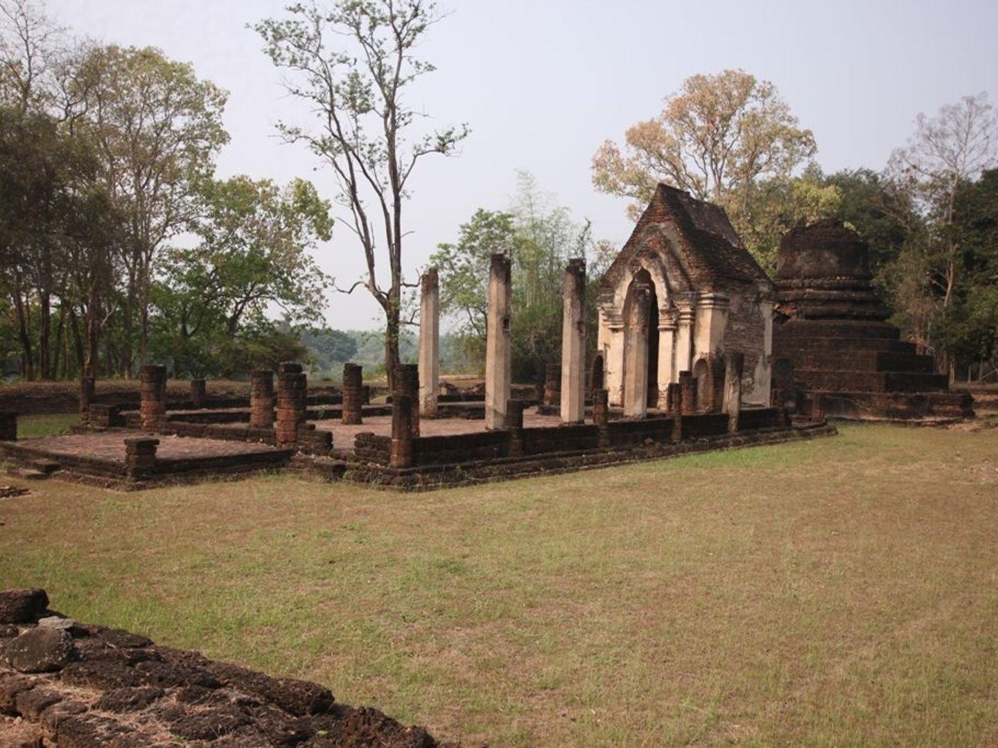 โบราณสถานวัดชมชื่น