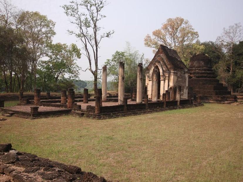 Wat Chom Chuen Ancient Ruins