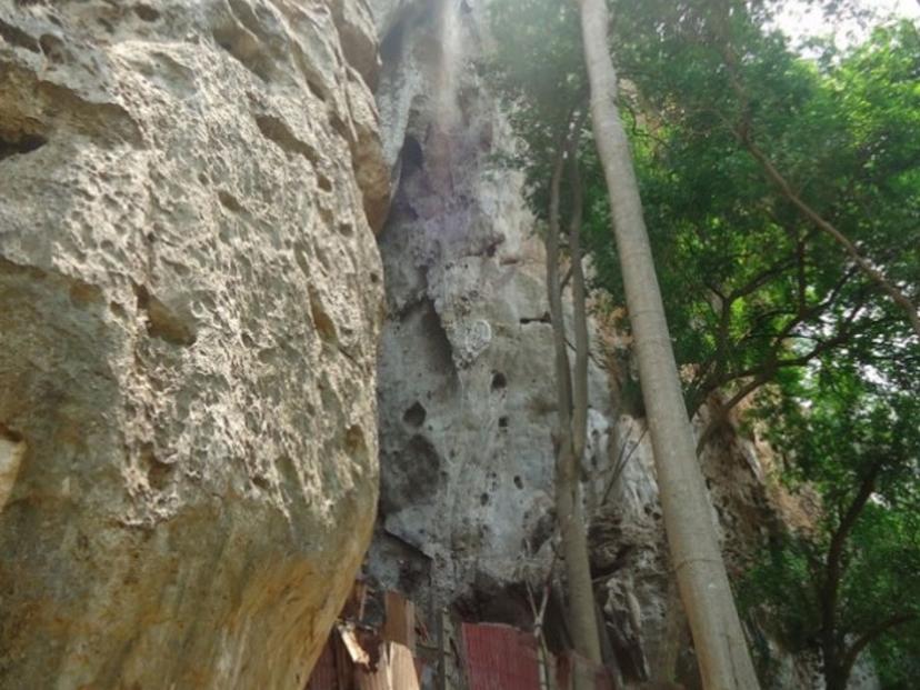 Khao Khong Chai Cave