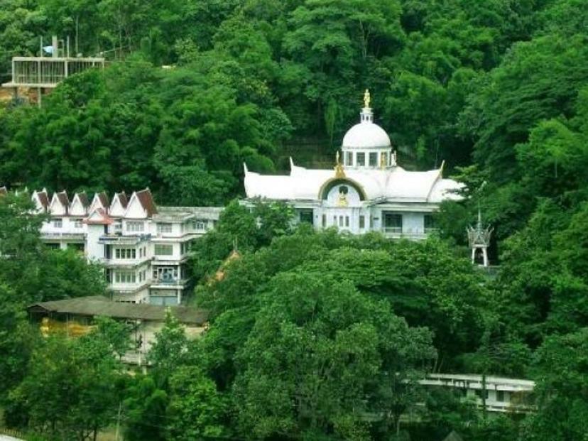 Wat Tham Pha Chom