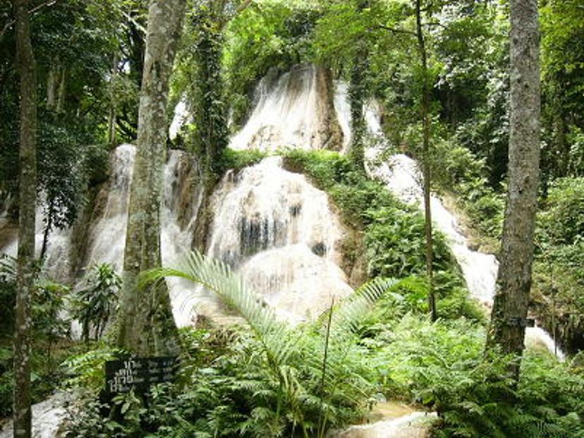 Huai Rong Waterfall (Huai Long Waterfall)