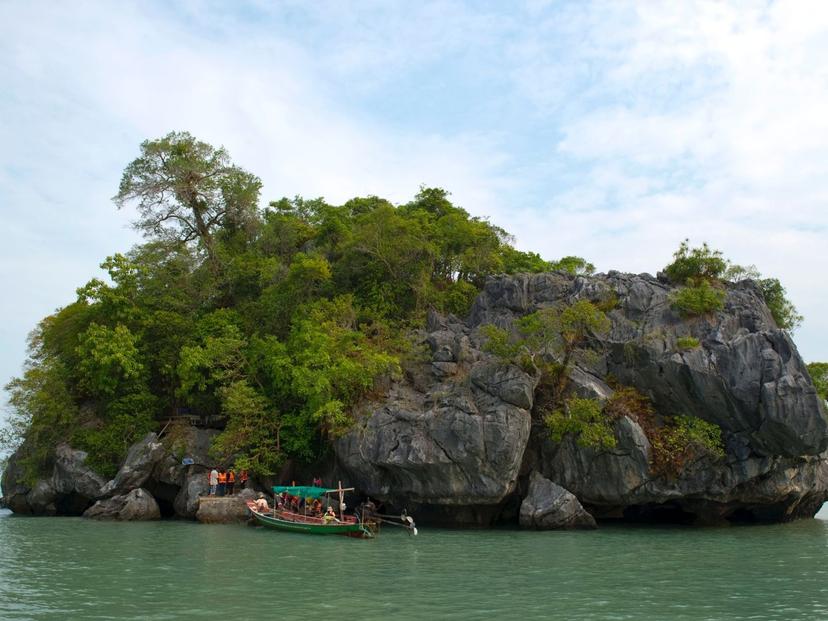 Koh Nui - fresh water pond in the middle of the sea