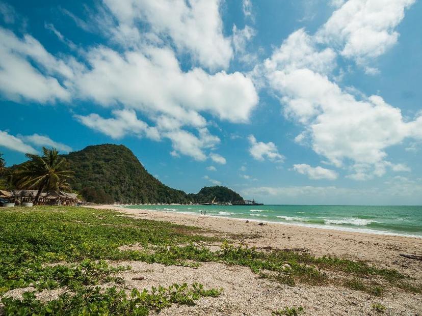 Kho Khao Beach (Piti Beach)