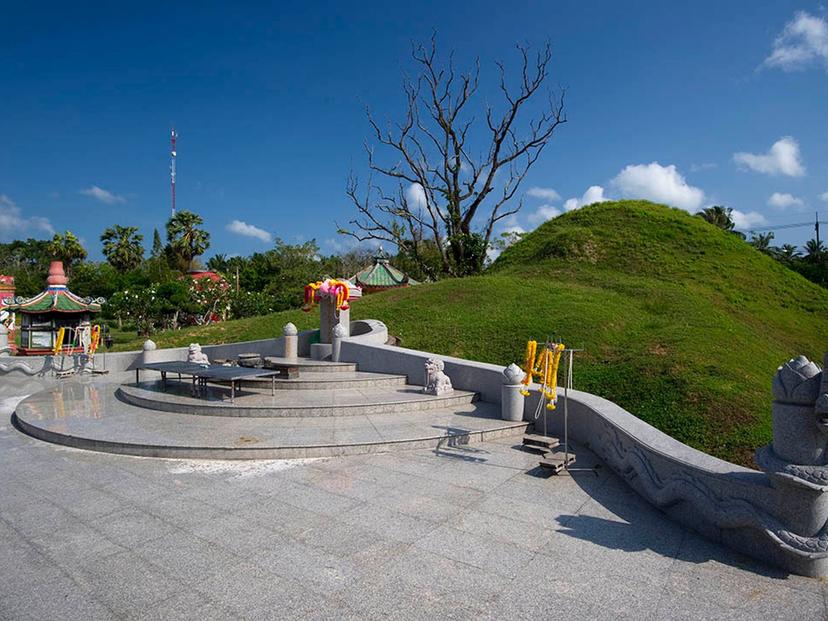 Chao Mae Lim Ko Niao Cemetery