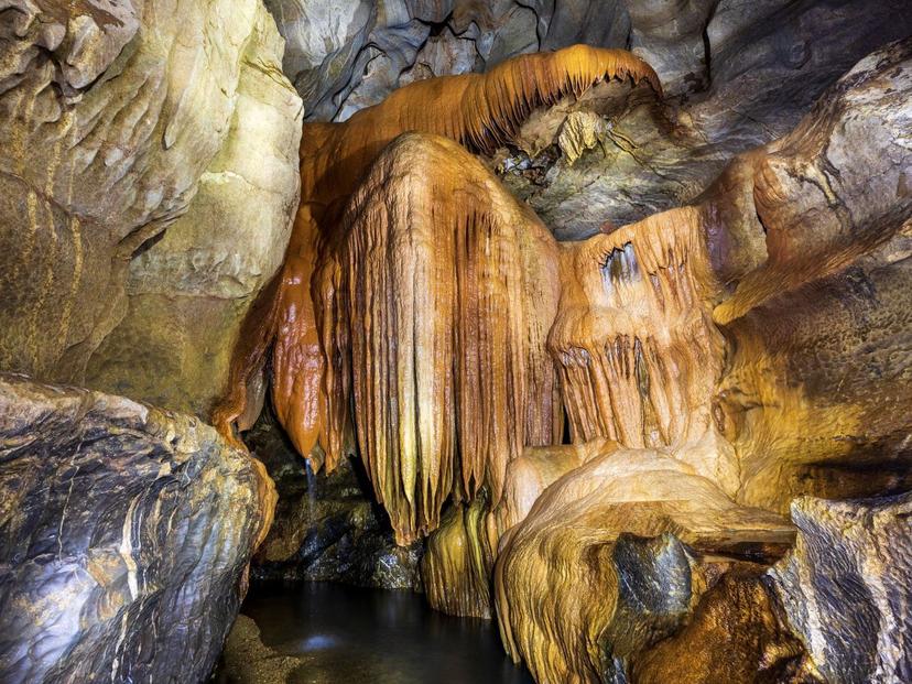 Phung Chang Cave