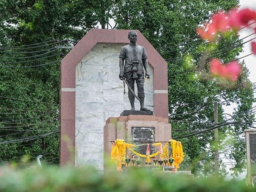 Phraya Tukharat Monument (Help)