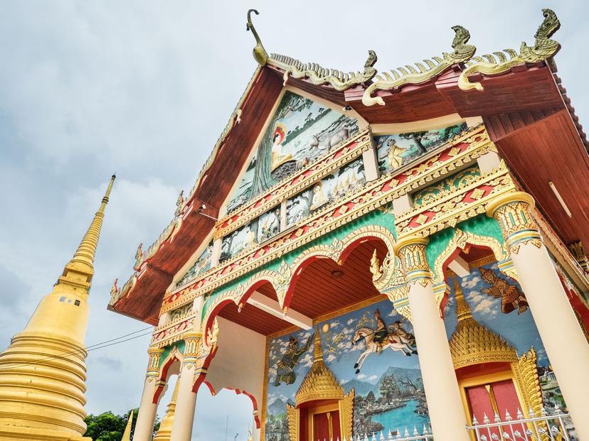 Wat Bot Muang and the Chanthaboon waterfront community