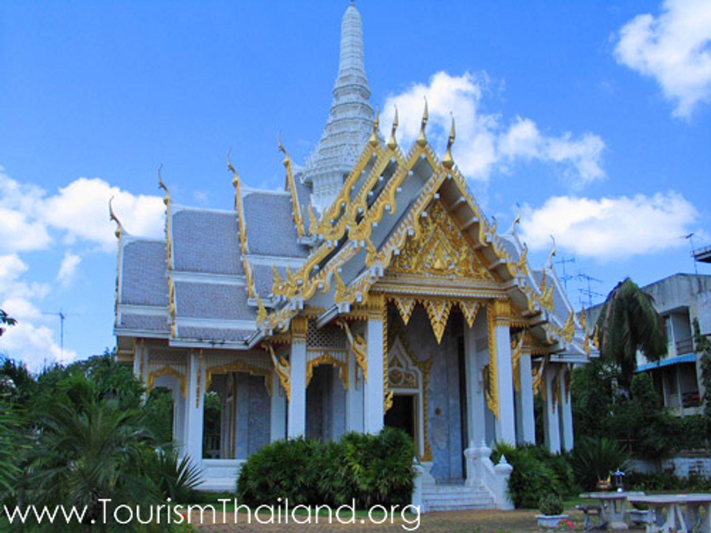 Chachoengsao City Pillar Shrine