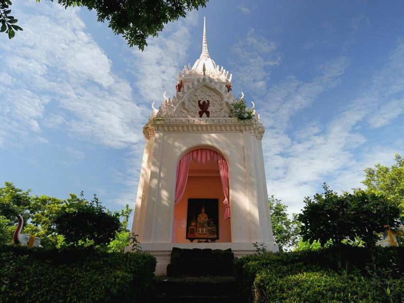 hand painted monument