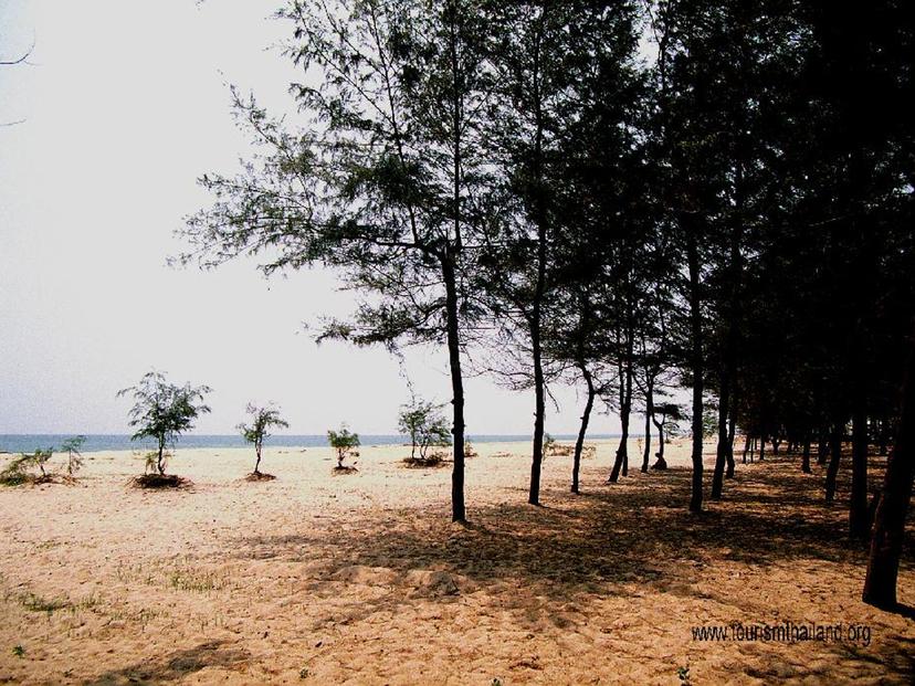 Laem Charoen Beach