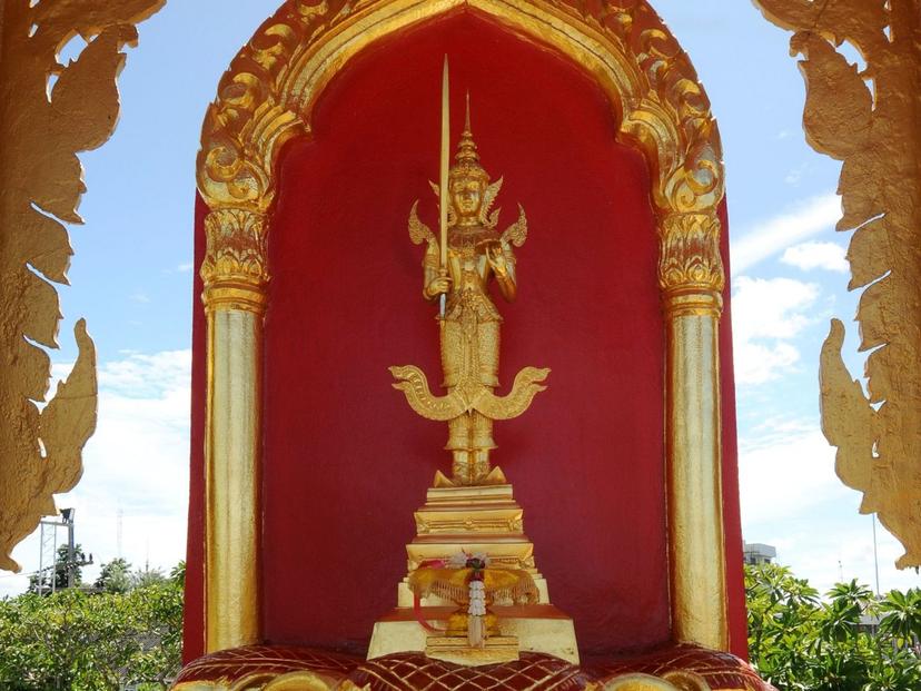 Replica of Phra Siam Thewathirat