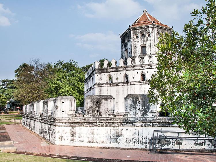 Royal Palace and Santi Chai Prakan Public Park