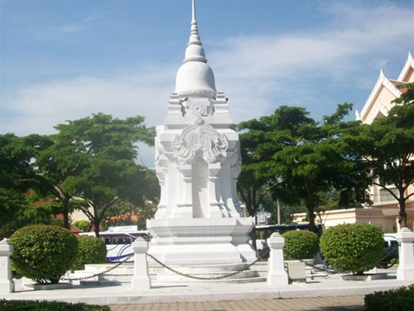 Volunteer Monument