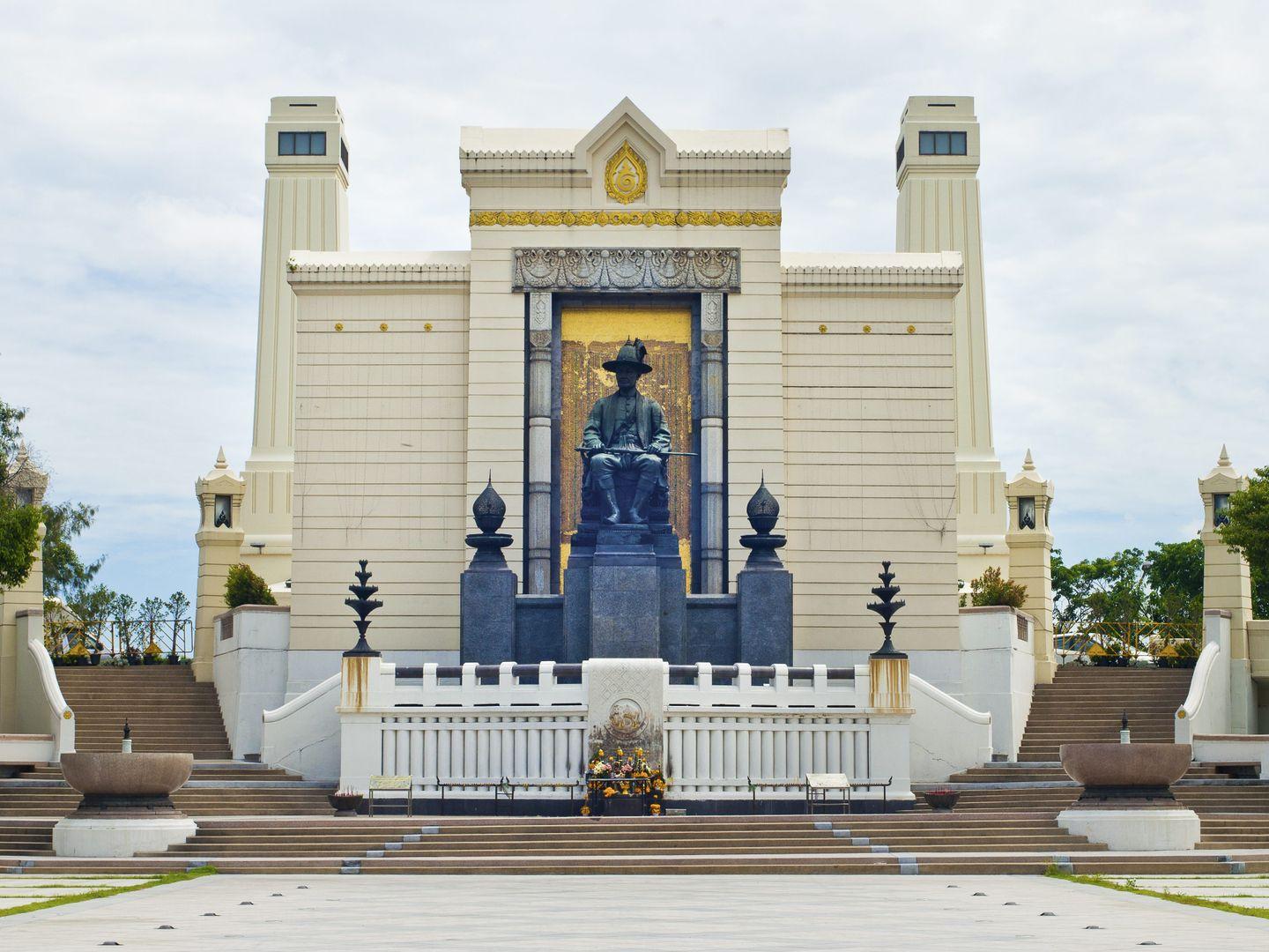 อนุสาวรีย์พระบาทสมเด็จพระพุทธยอดฟ้าจุฬาโลก