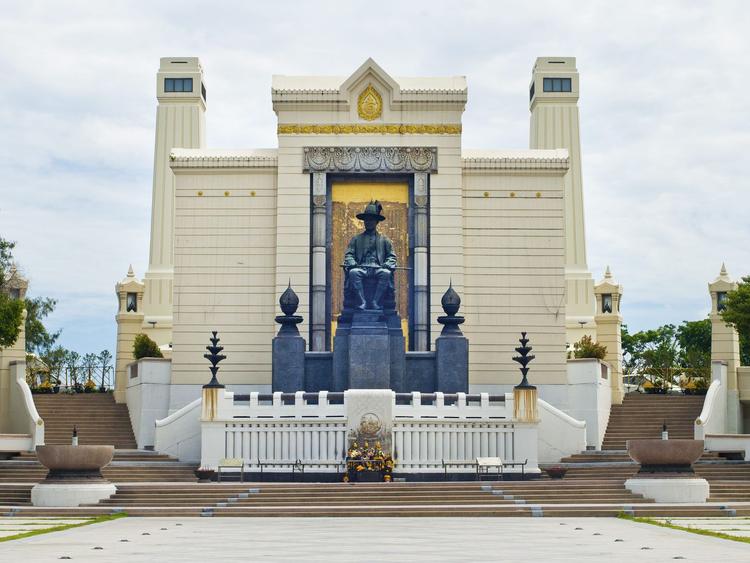 อนุสาวรีย์พระบาทสมเด็จพระพุทธยอดฟ้าจุฬาโลก