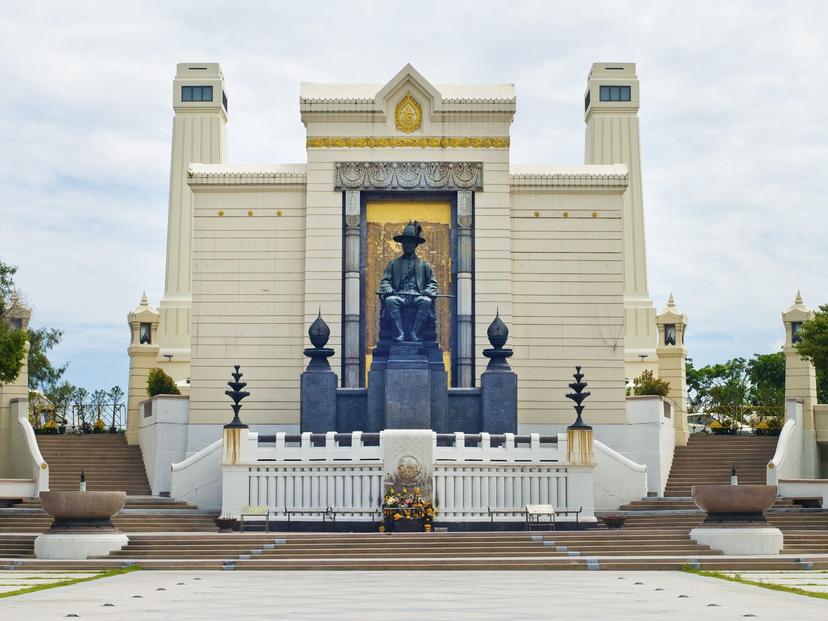 Monument of King Buddha Yod Fa Chulalok