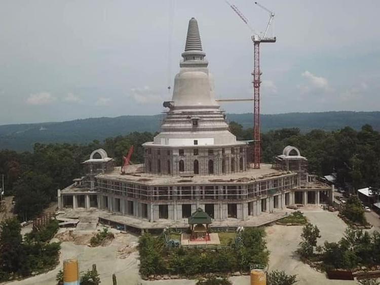 Phu Pha Daeng Temple (Luang Pu Lee)