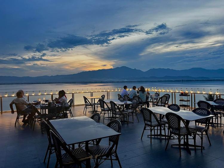 แอทเมิสเฟียร์ (Atmosphere Sky bar & Restaurant)