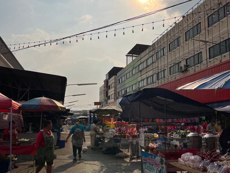 Huay Prab Nakorn Market, Bo Win