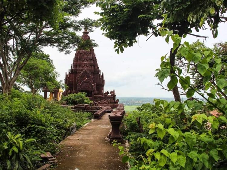 Wat Khao Sanam Jaeng