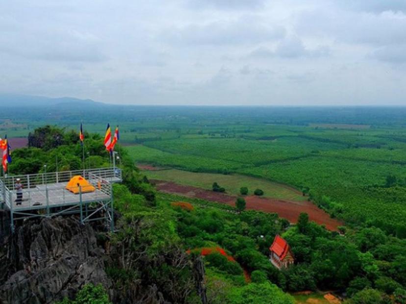 Sky Walk Wat Khao Singto