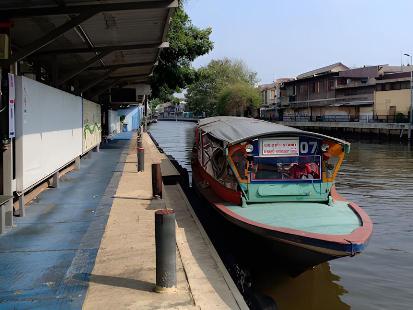 ท่าเรือผ่านฟ้าลีลาศ