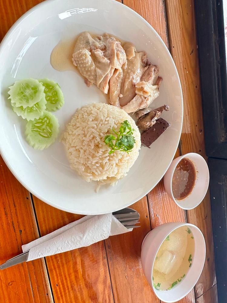 WIN Chicken Rice - วิน ข้าวมันไก่