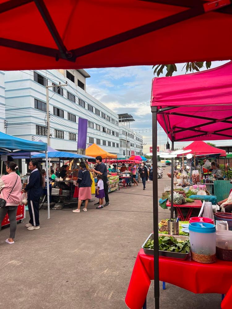 Baan Win Mueang Thong 2 Market